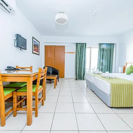 Golden Star Aparthotel