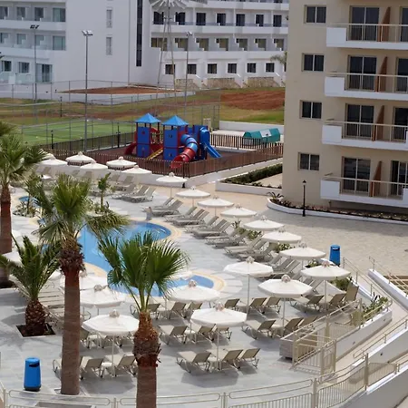 Golden Star Aparthotel *